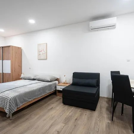 Mala Oaza Apartman *